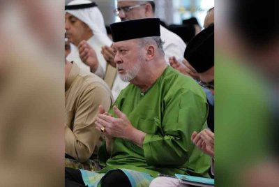 Sultan Ibrahim menitipkan doa agar semua mangsa banjir yang terjejas di tujuh negeri diberikan perlindungan, ketabahan serta kesabaran oleh ALLAH SWT. Foto Facebook Sultan Ibrahim Sultan Iskandar