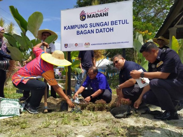 Inisiatif Kampung Angkat MADANI di bawah SejaTi MADANI memberi sentuhan istimewa buat Kampung Sungai Betul, Bagan Datuk, Perak.