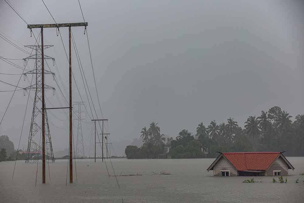 Keadaan terkini banjir di Bandar Baru Tunjung. Foto Bernama