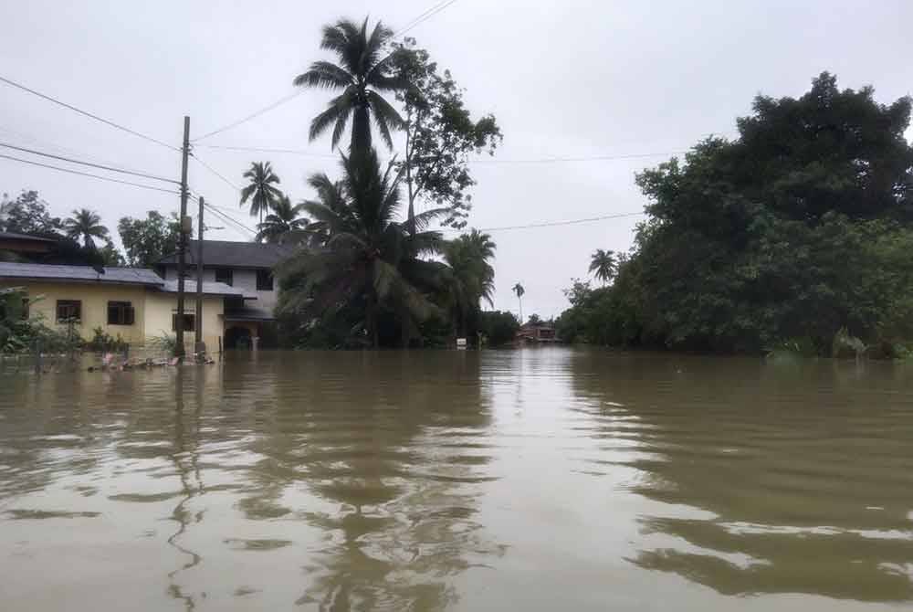 Mangsa banjir di seluruh negara meningkat hampir 10,000 mangsa dalam tempoh dua jam, menjadikan jumlah keseluruhannya 130,957 dan 39,268 keluarga setakat jam 12 tengah hari pada Sabtu.