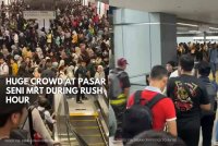 Gambar tular keadaan kesesakan penumpang MRT Pasar Seni pada Selasa lalu. Foto: media sosial.