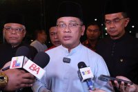 Mohd Na'im bercakap pada sidang media Majlis Karnival Year End Zakat (YEZ) X Pasar Saloma di Tapak Bazar Ramadan Presint 3 Putrajaya hari ini. Foto Bernama