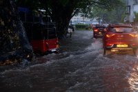 Hampir 480,000 orang terjejas akibat cuaca buruk di Sri Lanka sejak 22 November lepas. Foto Xinhua