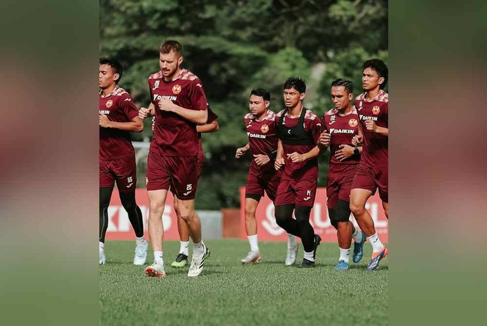 Pemain-pemain Selangor menjalani latihan menjelang perlawanan kedua Pusingan 16 Piala Malaysia menentang Sri Pahang di Petaling Jaya. Foto Selangor FC