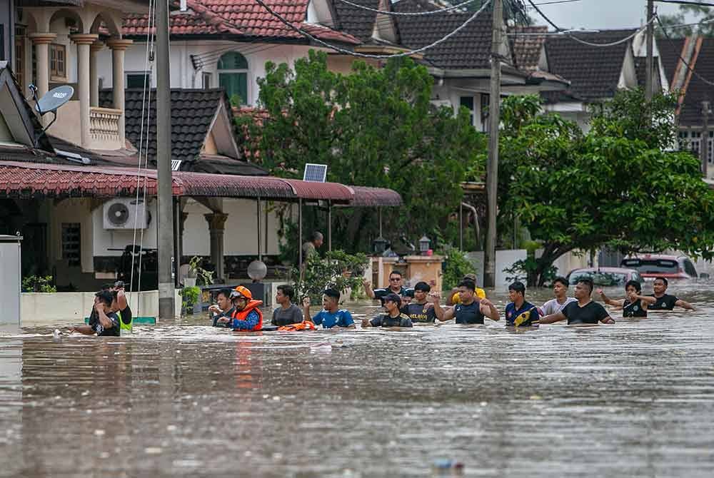 10 negeri yang terjejas banjir adalah Kelantan, Terengganu, Kedah, Perlis, Negeri Sembilan, Selangor, Pahang, Perak, Melaka, dan Johor, membabitkan 39 daerah. Foto Bernama