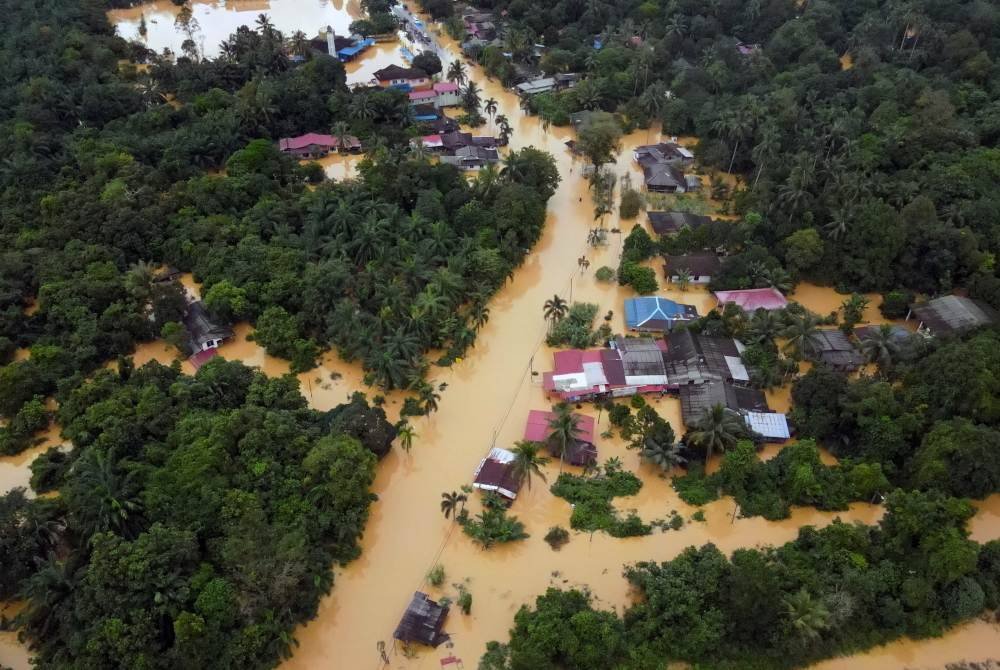 Pemandangan udara situasi terkini banjir yang melanda Kampung Matang. Foto Bernama