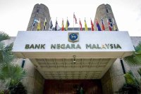 Bank Negara meramalkan tahun ini KDNK dijangka naik antara 4.5 peratus dan 5.5 peratus berbanding 3.6 peratus tahun lalu. Foto hiasan