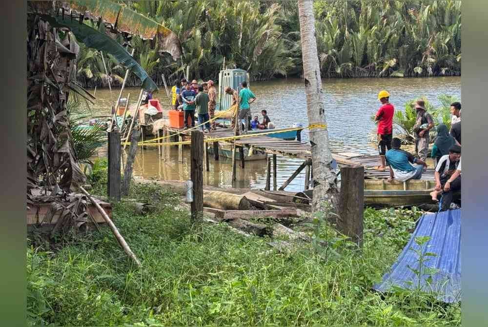 Seorang lelaki hilang dikhuatiri dibaham buaya ketika mencuci bot bersama anaknya dalam kejadian di kawasan sungai Kampung Sri Ganda, di sini.