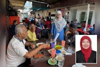 Anfaal (berdiri) sentiasa turun padang bagi memastikan rungutan penduduk akar umbi dapat didengari.