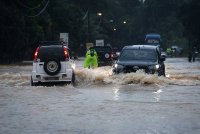 Jumlah mangsa banjir yang ditempatkan di pusat PPS menurun kepada 99,823 orang malam ini berbanding 112,455 petang tadi dengan Kelantan terus mencatatkan jumlah mangsa tertinggi. Gambar hiasan