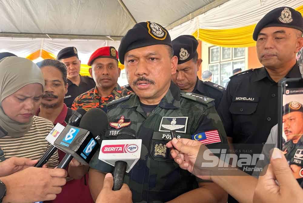 Mohd Yusoff (tengah) ketika ditemubual media di Tumpat pada Selasa.