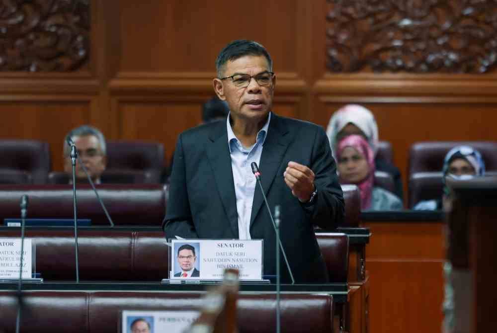 Saifuddin Nasution ketika sesi penggulungan RUU Perlembagaan pada Mesyuarat Ketiga Penggal Ketiga, Majlis Parlimen ke-15 Dewan Negara di Bangunan Parlimen hari ini. Foto Bernama