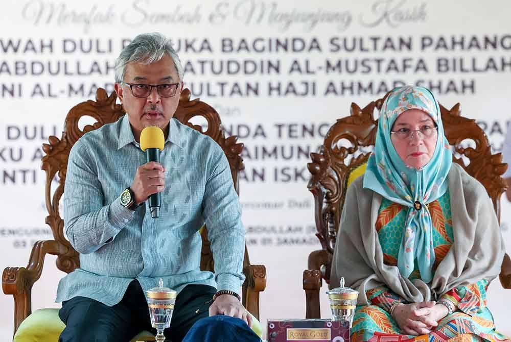 Sultan Pahang Al-Sultan Abdullah Ri&#039;ayatuddin Al-Mustafa Billah Shah berkenan bertitah pada Majlis Pengurniaan Kunci Rumah Rakyat Al-Sultan Abdullah (Ru&#039;RASA) di Kampung Tanjung Gahai hari ini. - Foto: Bernama