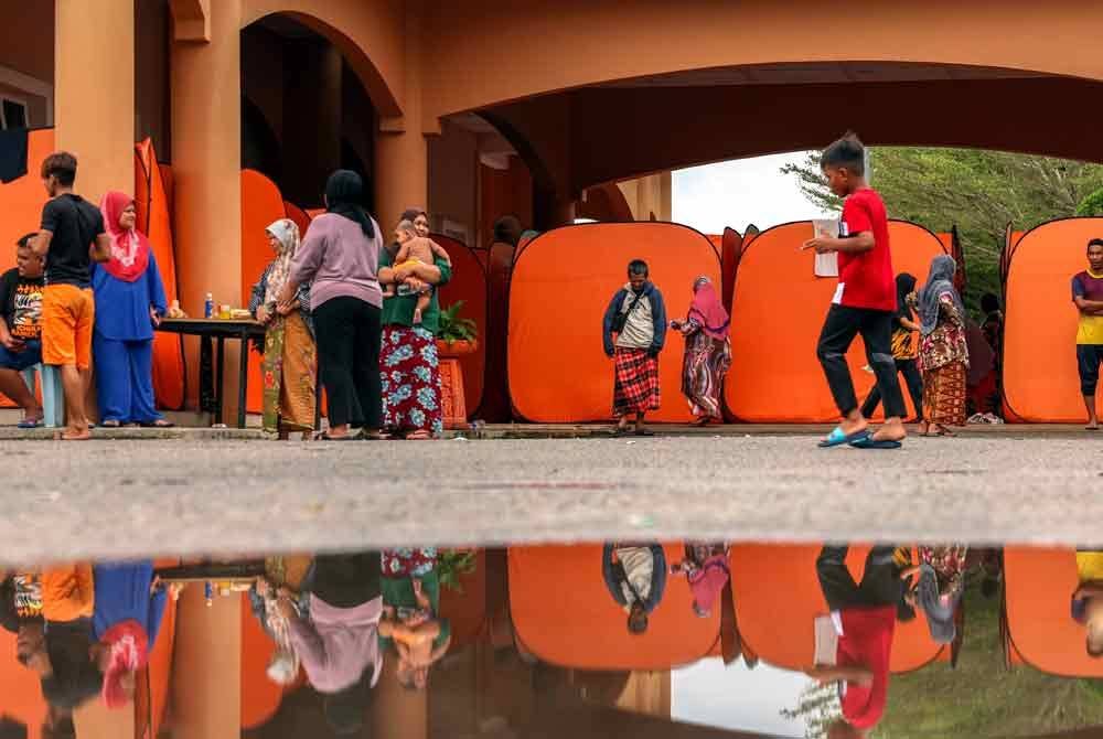 Jumlah mangsa yang ditempatkan di PPS di tujuh negeri berkurang kepada 63,069 setakat jam 12 tengah hari. Foto Bernama