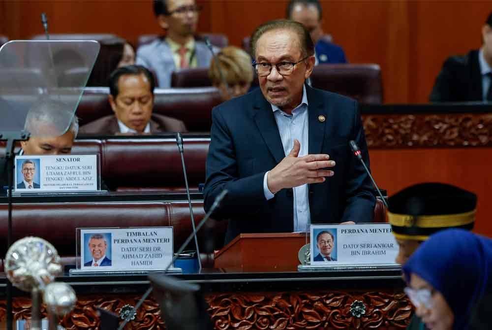 Anwar membentangkan Rang Undang-Undang Perbekalan (2025) dalam Persidangan Dewan Negara yang berlangsung di Bangunan Parlimen hari ini. Foto Bernama