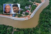 Kerja-kerja menambak sungai dan pembinaan tembok keselamatan dan kawalan banjir giat dijalankan oleh kerajaan Thailand di sempadan Rantau Panjang-Sungai Golok. (Gambar kecil: Ibrahim Komoo dan Tuan Ibrahim Tuan Man)