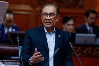 Perdana Menteri merangkap Menteri Kewangan, Datuk Seri Anwar Ibrahim, membentangkan Rang Undang-Undang Perbekalan (2025) dalam Persidangan Dewan Negara yang berlangsung di Bangunan Parlimen pada Rabu. Foto Bernama