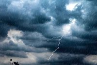 Jabatan Meteorologi Malaysia (MetMalaysia) mengeluarkan amaran ribut petir, hujan lebat dan angin kencang yang dijangka melanda tiga negeri iaitu di Perak, Selangor dan Sarawak, hingga lewat petang ini.