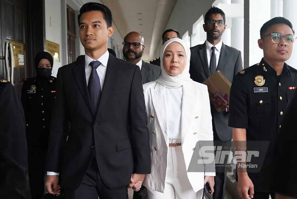 Vivy dan Fadzarudin Shah yang dikaitkan dengan kes kerugian pelaburan Khazanah dan PNB tiba di Mahkamah Sesyen Kuala Lumpur pada jam, 8.34 pagi Khamis. Foto SINAR HARIAN-ROSLI TALIB