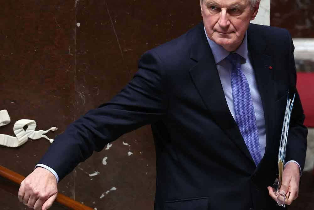 Barnier selepas menyampaikan ucapan semasa perbahasan sebelum undi tidak percaya terhadap pentadbirannya di Dewan Negara. Foto AFP