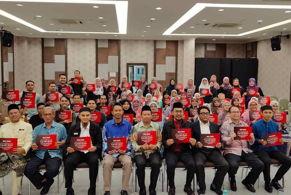 Peserta program Refleksi Surah Al-Saff: My Dream Team bergambar kenangan beramai-ramai.