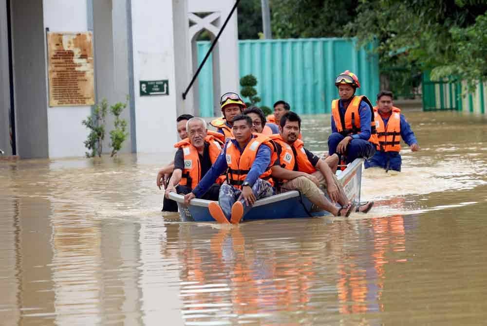 Perbuatan membuat panggilan palsu tidak sepatutnya dilakukan oleh mana-mana pihak kerana boleh mengganggu operasi menyelamat. Gambar hiasan