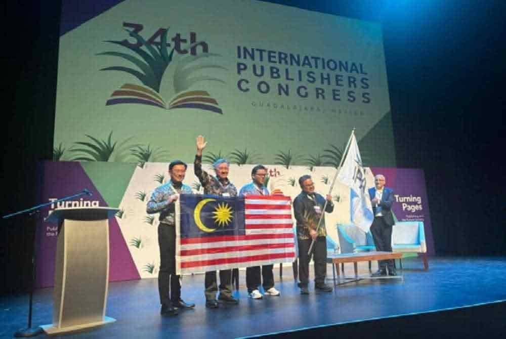 Majlis penyerahan bendera IPA kepada delegasi Mabopa sebagai simbolik penyerahan hak tuan rumah IP Congress dari Mexico ke Malaysia.