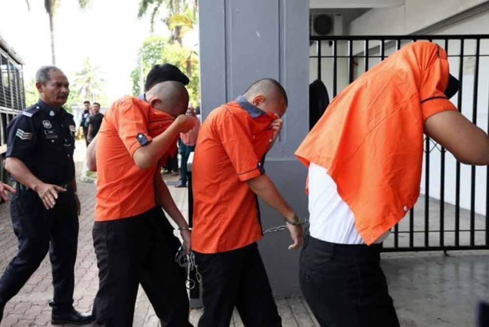 Seramai 13 pelajar kolej itu berusia antara 16 hingga 19 tahun didakwa secara bersama membunuh Mohamad Nazmie Aizzat, 17. Foto Bernama