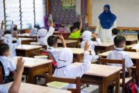 Sebanyak 1,238 sekolah atau 12.1 peratus masih lagi beroperasi secara dua sesi melibatkan 649 sekolah rendah dan 589 sekolah menengah di seluruh negara. Gambar hiasan