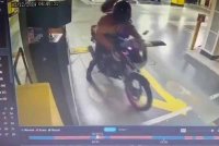 Kes curi motosikal jenis Yamaha RXZ milik seorang warga Singapura di lot parkir sebuah hotel terkemuka di Johor Bahru baru-baru ini.