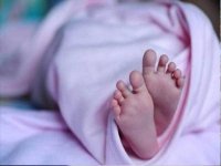 Bayi berkenaan yang berlumuran darah bersama uri dijumpai pekerja pembersihan pada 4.51 petang. Foto hiasan