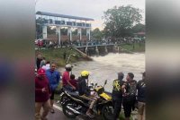 Suasana di atas Jambatan Kampung Jubakar Pantai. Foto: Pengguna TikTok