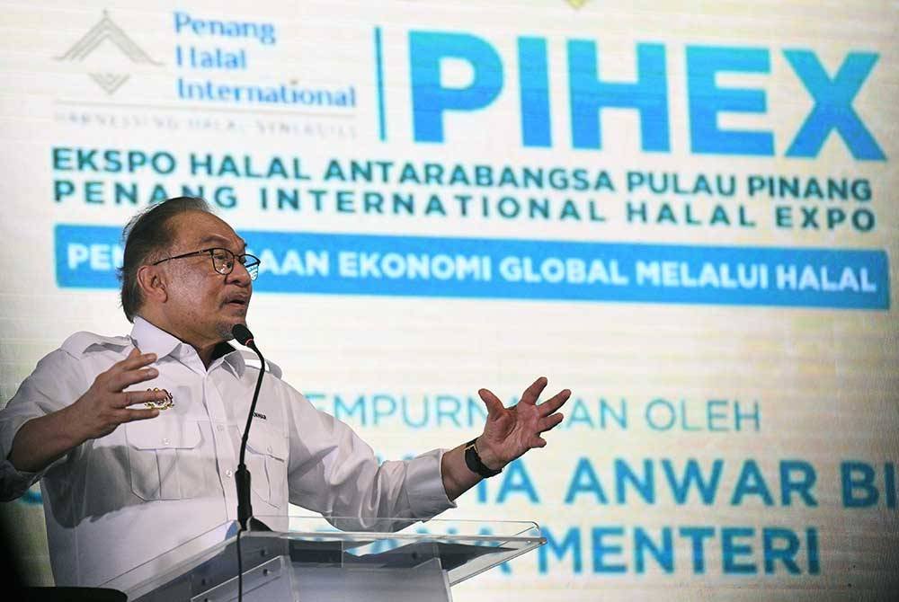 Anwar Iberucap pada perasmian Penang International Halal Expo (PIHEX) 2024 di tapak parkir Gravitas pada Sabtu. Foto Bernama