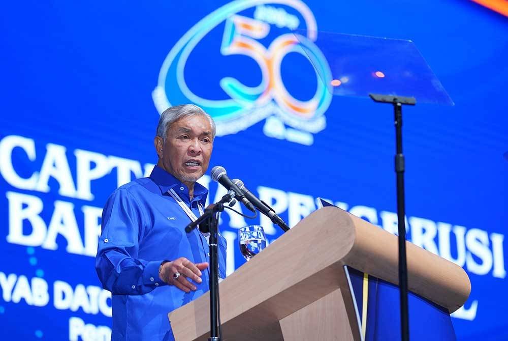 Ahmad Zahid ketika menyampaikan ucaptama pada Sambutan Ulang Tahun ke-50 BN di Pusat Dagangan Dunia Kuala Lumpur pada Sabtu. Foto SINAR HARIAN-MOHD HALIM ABDUL WAHID