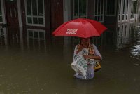 Penduduk yang terkandas selepas rumah ditenggelami banjir di Kampung Lati baru-baru ini. Foto: Bernama