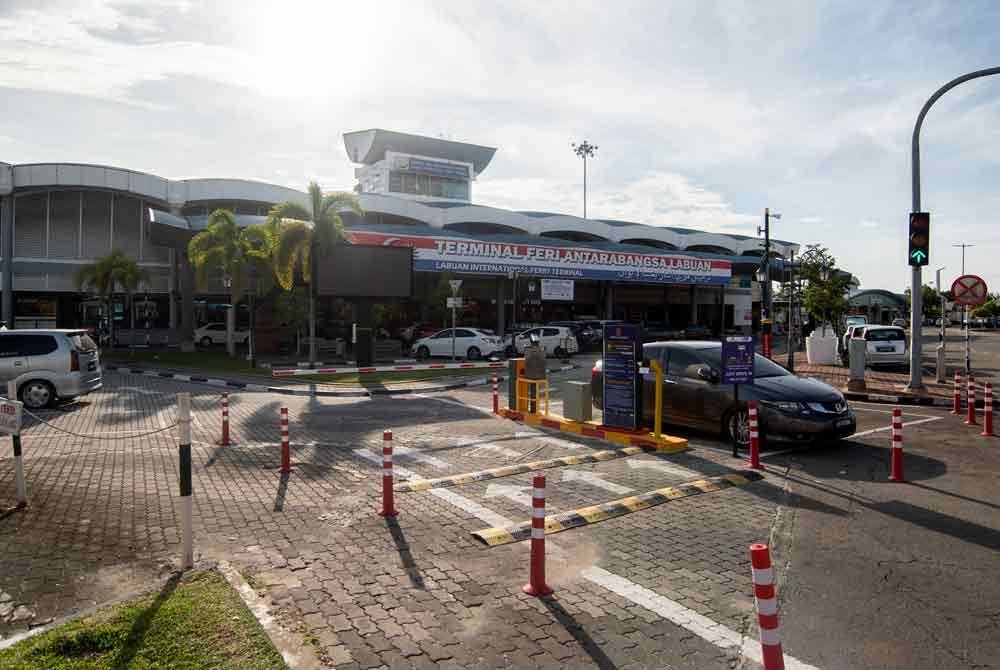 Terminal Feri Antarabangsa Labuan merupakan pintu masuk utama bagi pengangkutan bot laju dan feri ekspres yang menghubungkan Labuan dengan tanah besar Sabah dan Sarawak. Foto Bernama