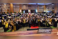 Sekitar 200 warga alumni hadir dan berkumpul di Majlis Reunion Alumni Universiti Malaya (UM) Kelas 1979 hingga 1983, di sini pada Ahad. FOTO SINAR HARIAN/ ASRIL ASWANDI SHUKOR.