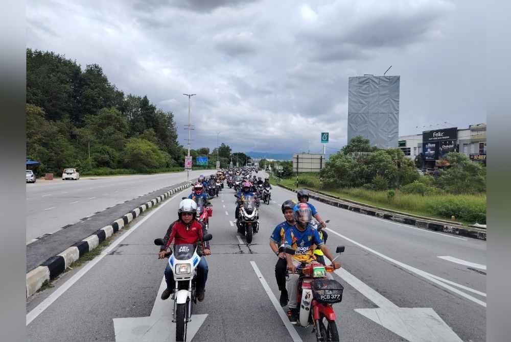 Program Ride 2 Juta berjaya menghimpunkan kira-kira 500 penunggang motosikal dalam usaha membantu mengumpul dana bagi membina Masjid Klebang Putra di Ipoh pada Sabtu.