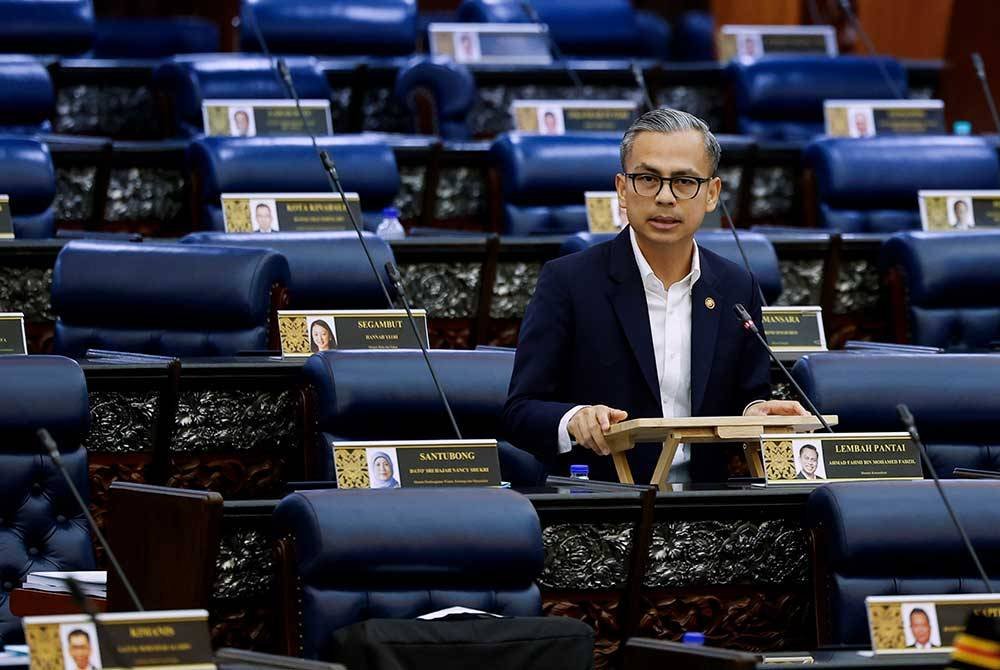 Fahmi bercakap pada persidangan Dewan Rakyat, Isnin. Foto Bernama