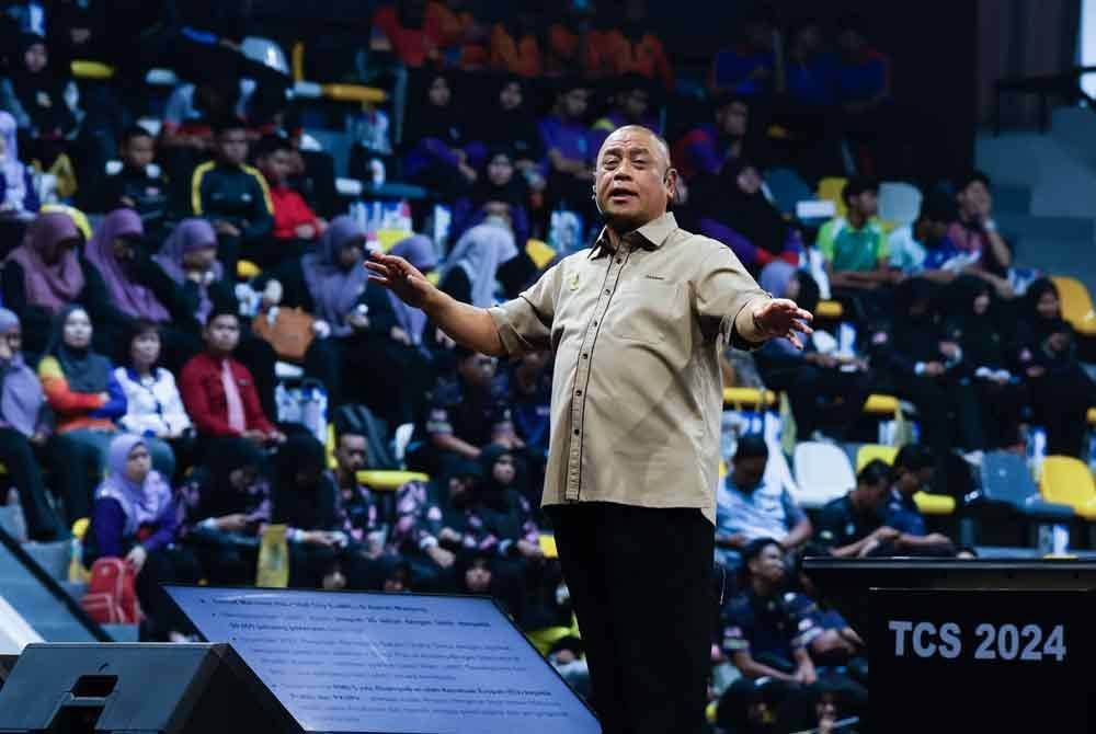 Saarani berkongsi pengalaman dan pandangan sempena siri jelajah akhir Program Tanya Cikgu Saarani 2024 di Stadium Indera Mulia di Ipoh, pada Isnin.