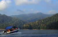 Operasi mencari seorang anggota TDM yang dihanyutkan arus deras ketika menyeberangi Sungai Merah di Hutan Royal Belum pada 30 November lepas masih dijalankan. Gambar fail Bernama