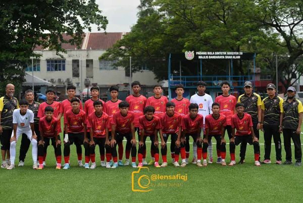 Pasukan B-15 SMK Tinggi Kajang akan berdepan SMK Jalan Tiga di pentas separuh akhir Piala Datuk Mokhtar Dahari 2024.