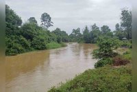 Sungai Belat di Sri Damai, Kuantan mencatat paras air setinggi 5.08m melebihi tahap bahaya.