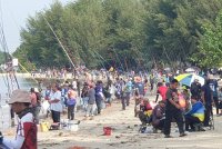 Suasana Pantai Bagan Lalang ketika pertandingan berlangsung.