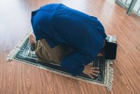 MASIH ramai yang keliru tentang turutan atau susunan sembahyang ketika mendirikan solat jamak. -Gambar hiasan/ Foto: CANVA