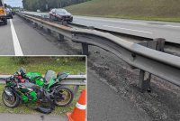 Kemalangan membaitkan motosikal berkuasa tinggi di kilometer 49.5, Lebuh Raya Utara Selatan ( arah selatan), pada Selasa.- Foto Polis Kulai