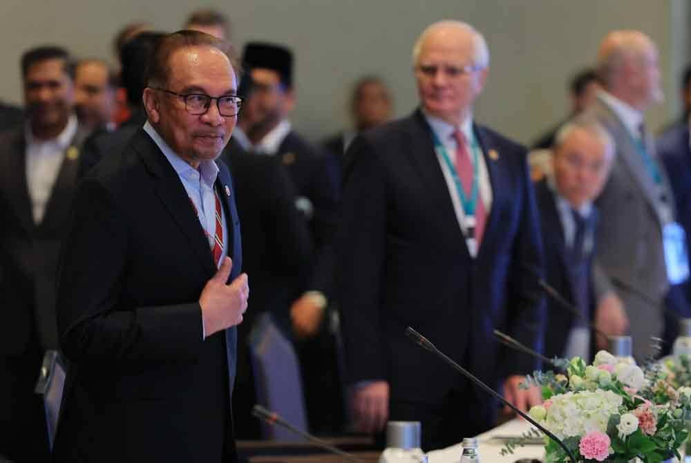 Anwar ketika hadir mesyuarat Strategic Vision Group Russia-Islamic World pada Rabu. Foto Bernama