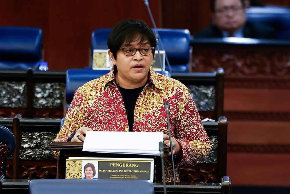 Azalina pada Mesyuarat Ketiga Penggal Ketiga, Majlis Parlimen ke-15 Dewan Rakyat di Bangunan Parlimen, pada Rabu. Foto Bernama