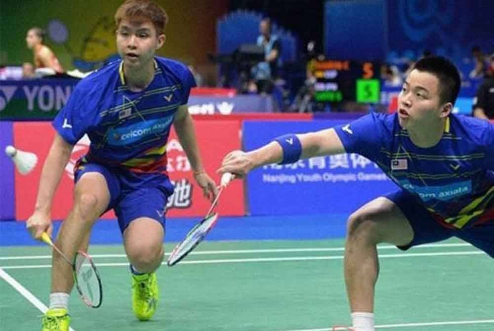 Beregu lelaki utama negara, Aaron Chia-Soh Wooi Yik berjaya mengatasi halangan pertama apabila menundukkan wakil tuan rumah He Jiting-Ren Xiangyu dalam saingan Kumpulan B, Jelajah Dunia Akhir Persekutuan Badminton Dunia (BWF) 2024 di Hangzhou, China. Gambar fail