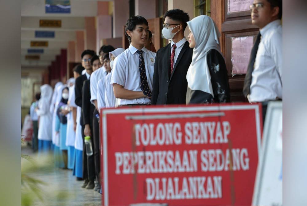 KPM bersedia sepenuhnya untuk meneruskan peperiksaan SPM sekiranya berlaku gelombang kedua banjir. Foto hiasan